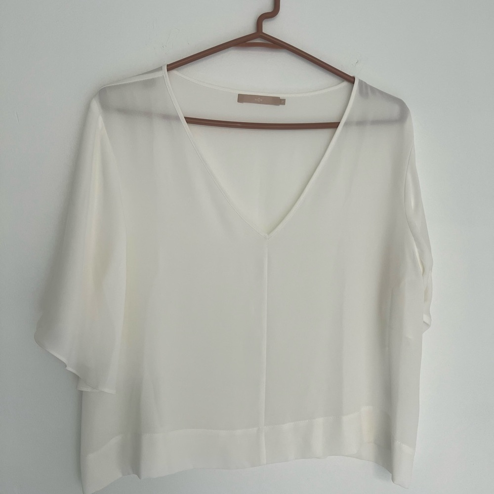 Women’s lightweight boxy white V neck short sleeve crop blouse size small